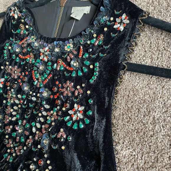 NWT gorgeous jewelled velvet dress - Picture 8 of 10